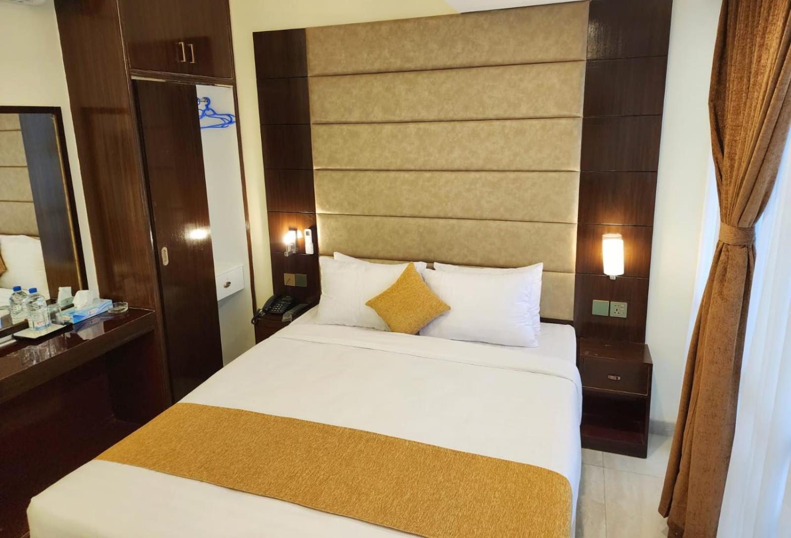 White Park Hotel & Suites Chittagong Luaran gambar
