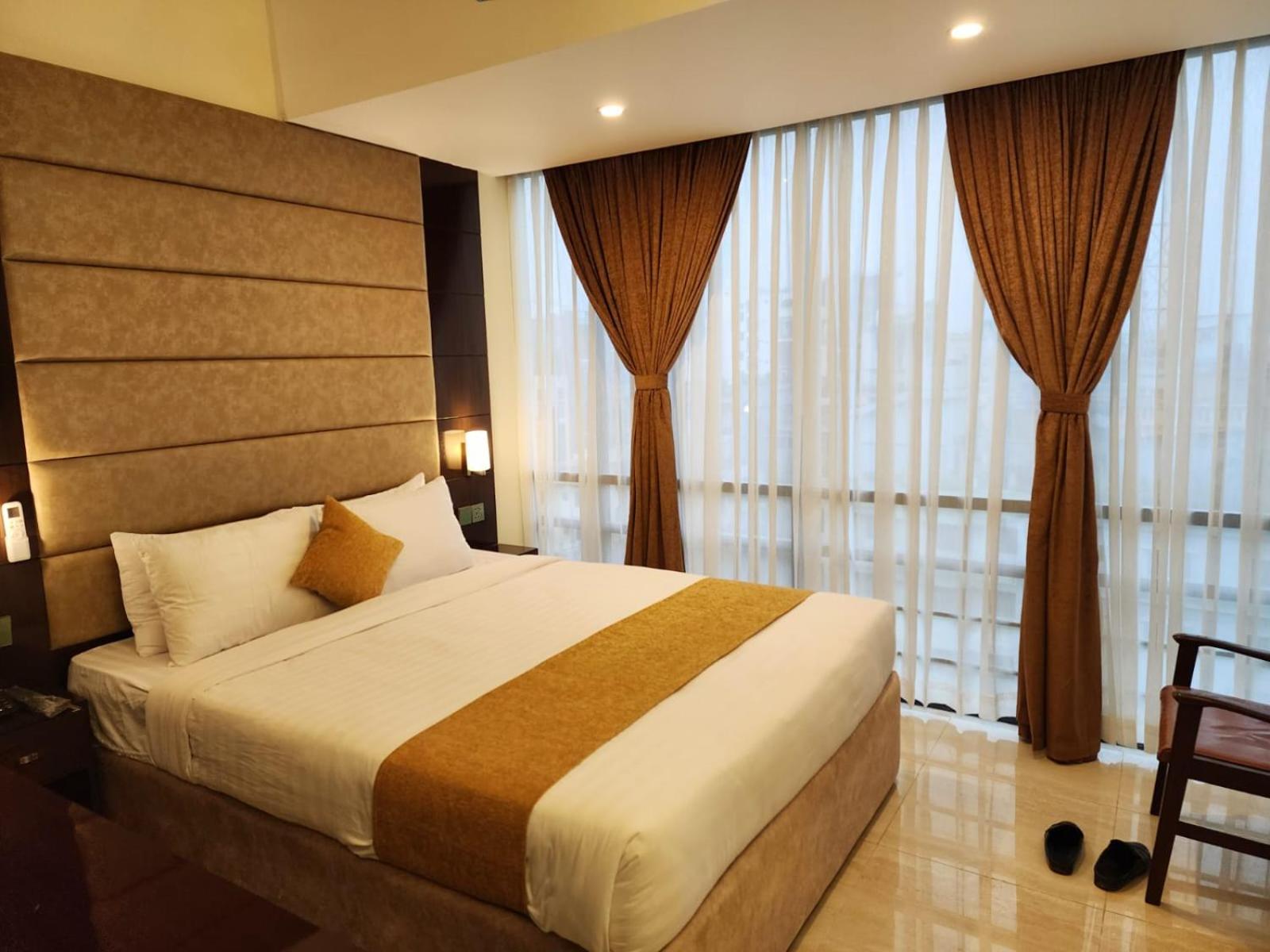 White Park Hotel & Suites Chittagong Luaran gambar