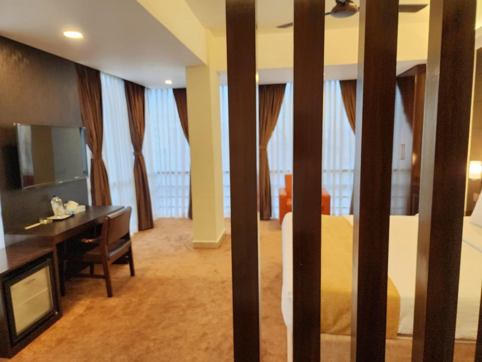 White Park Hotel & Suites Chittagong Luaran gambar