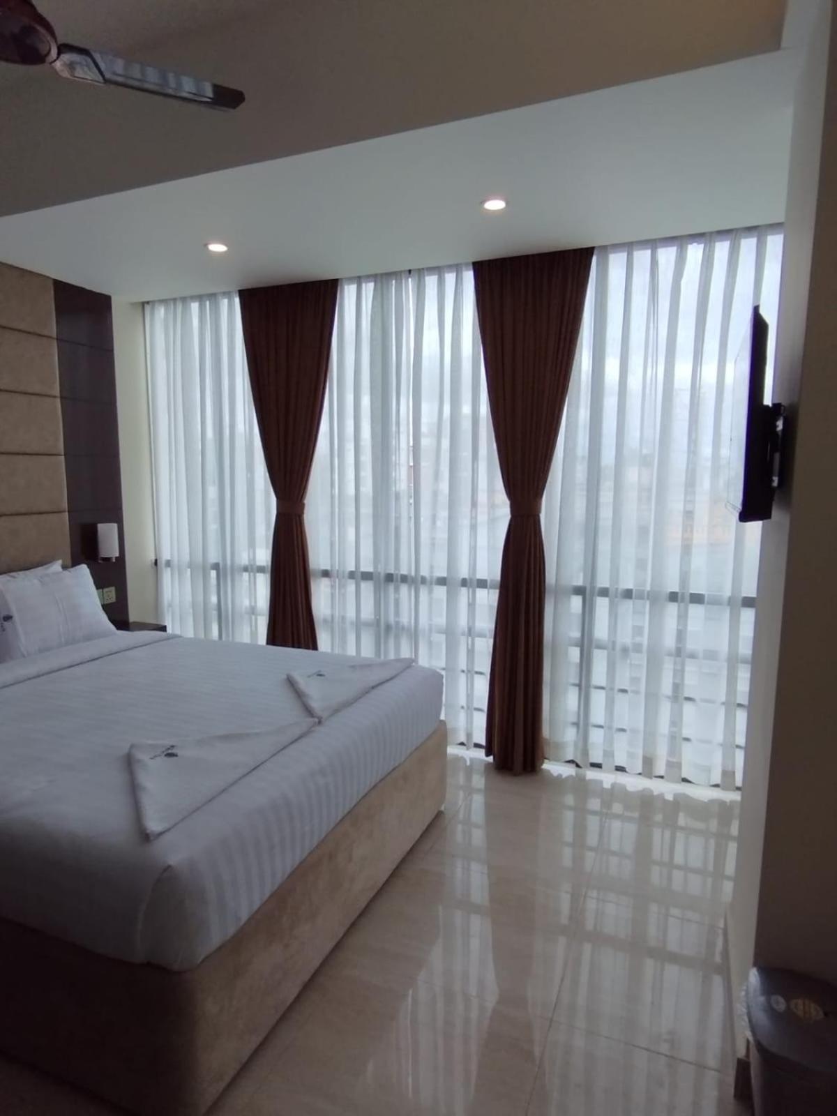 White Park Hotel & Suites Chittagong Luaran gambar
