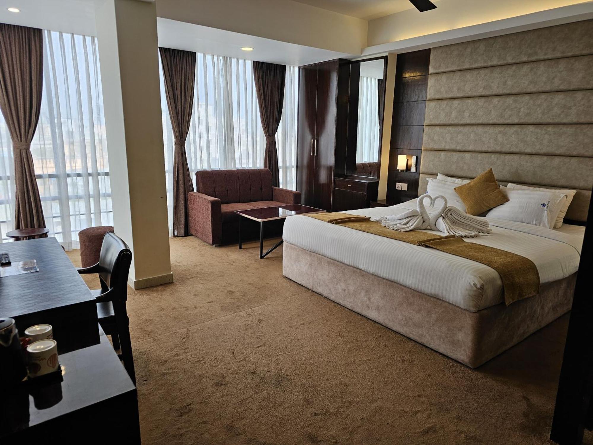 White Park Hotel & Suites Chittagong Luaran gambar