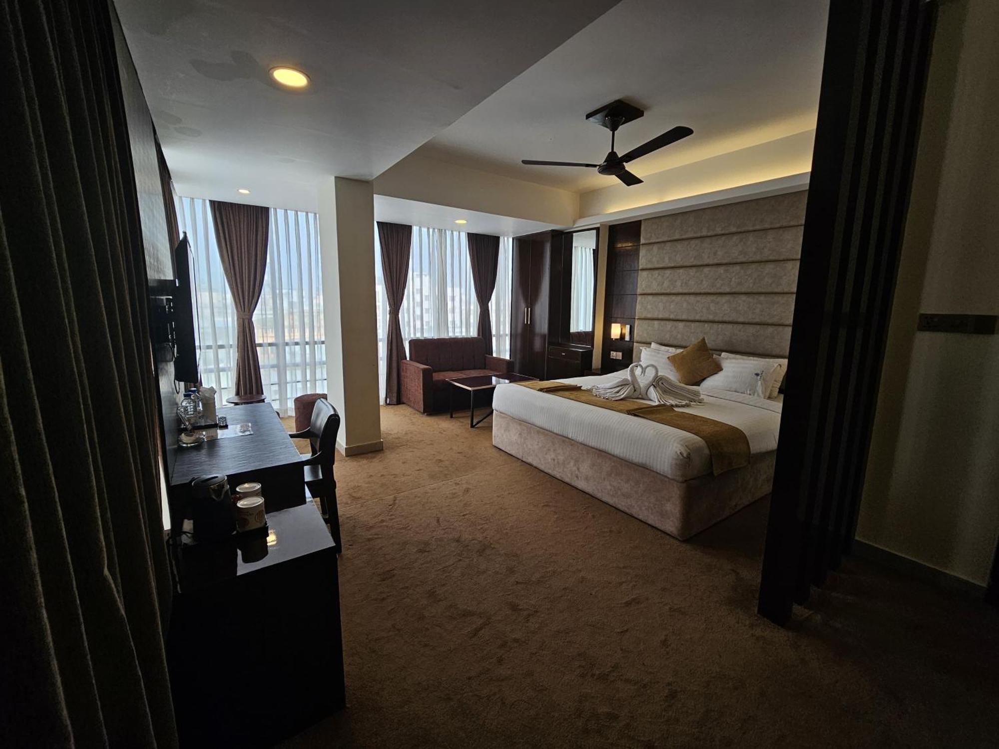 White Park Hotel & Suites Chittagong Luaran gambar