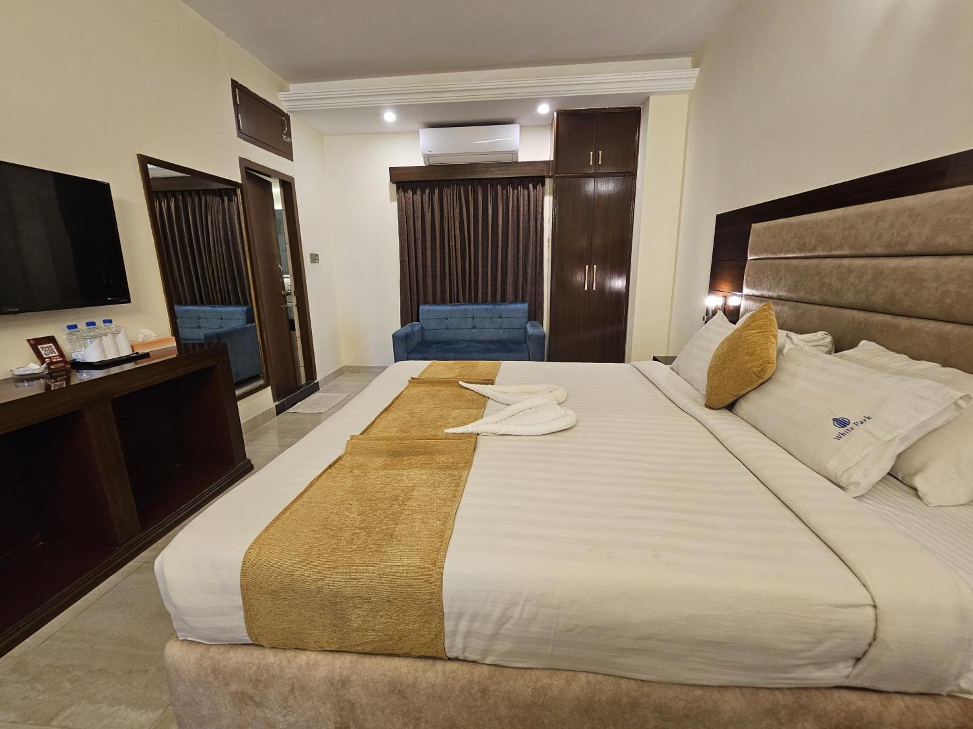 White Park Hotel & Suites Chittagong Luaran gambar