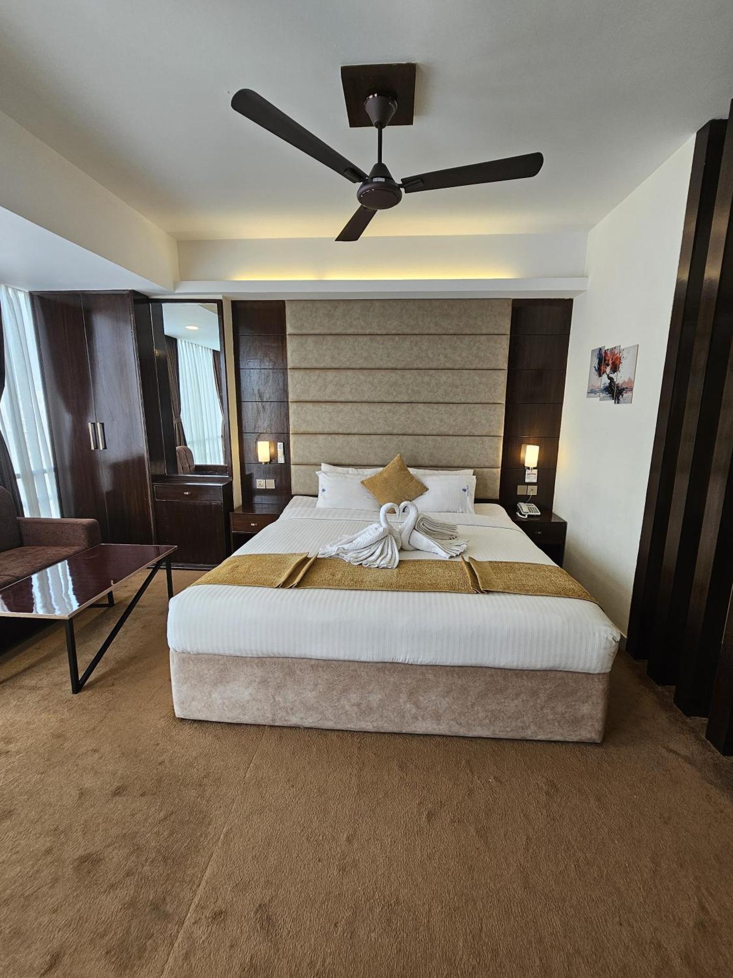 White Park Hotel & Suites Chittagong Luaran gambar